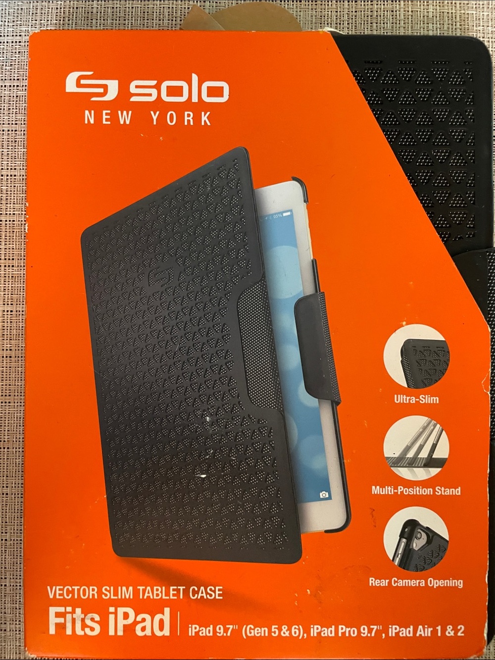 solo Vector Slim Tablet Case in Black